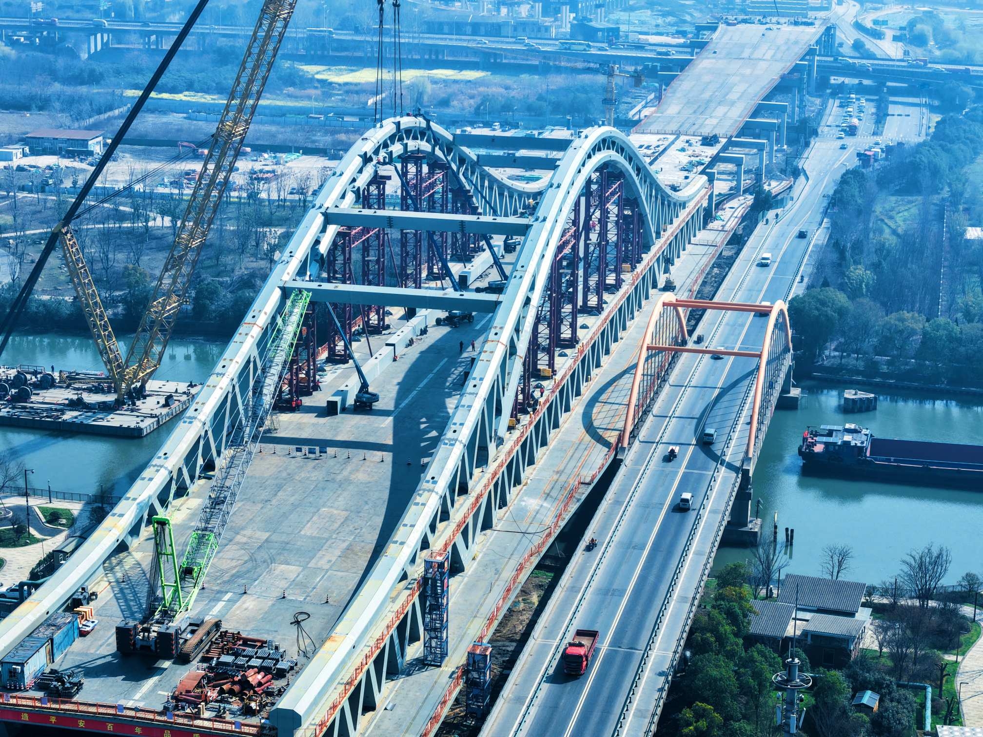 杭州余杭东西大道运河大桥合龙