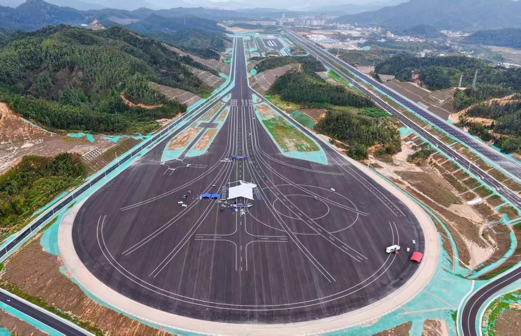 国内首个“路空一体”汽车试验场——南方（韶关）智能网联新能源汽车试验检测中心投用