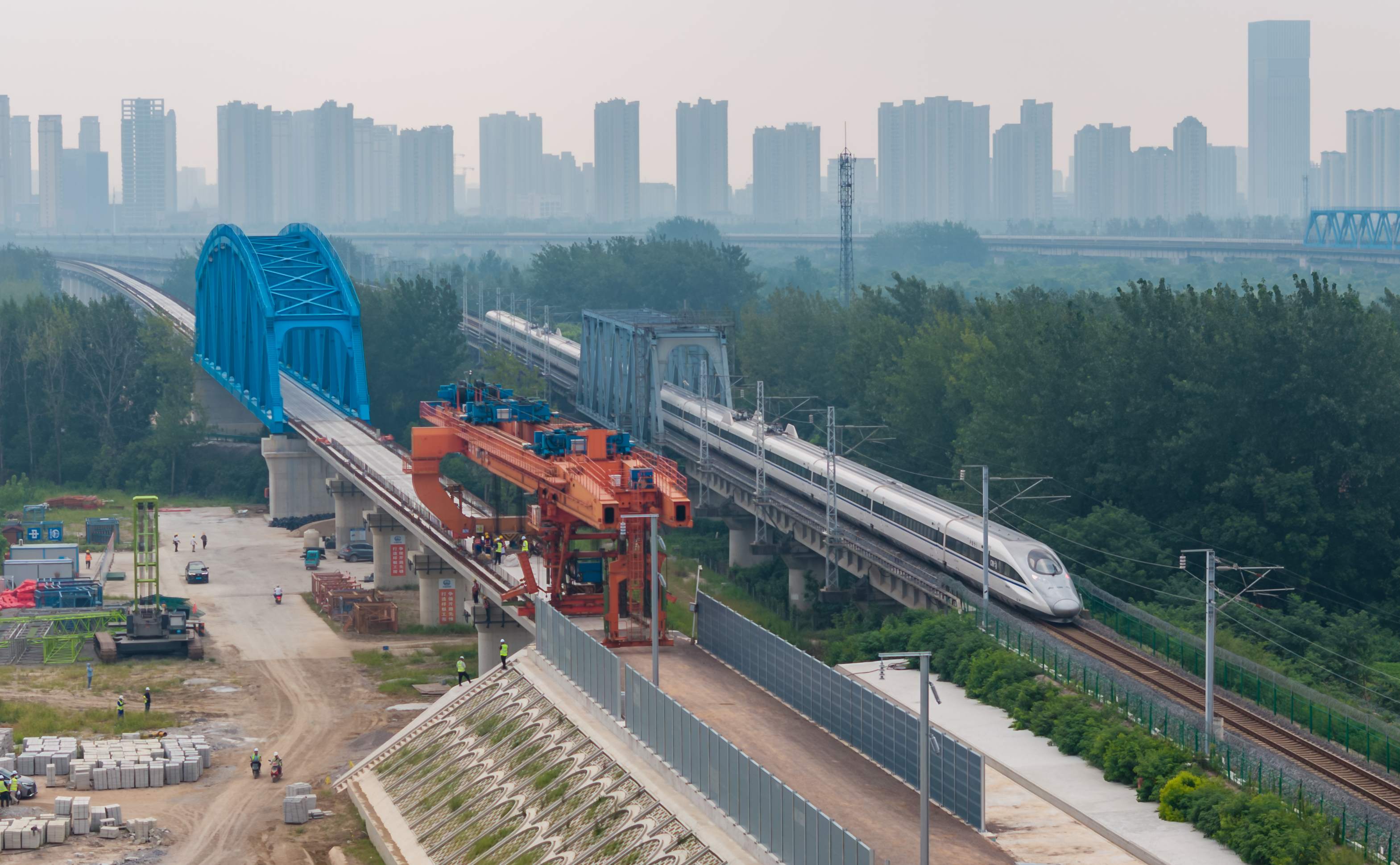 沪宁合高铁引入合肥枢纽项目箱梁架设完成