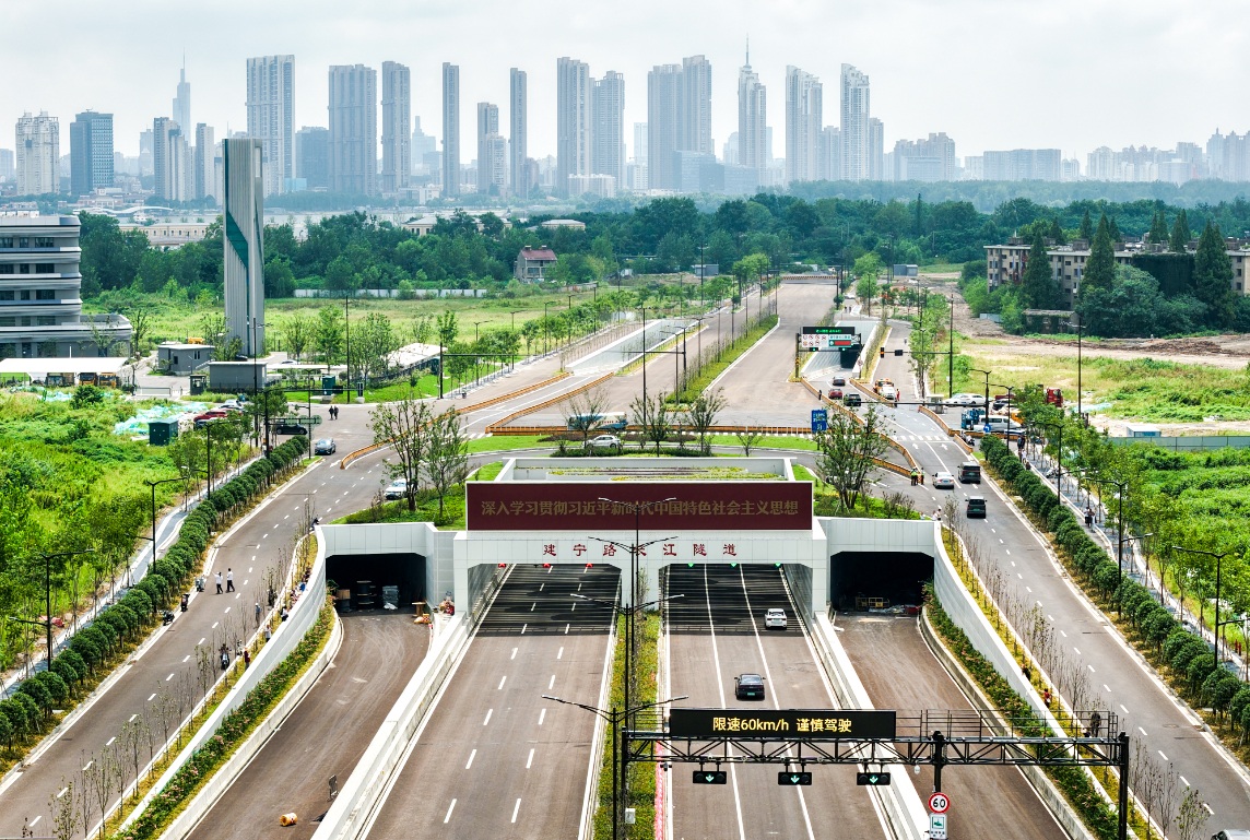 南京建宁西路过江通道通车